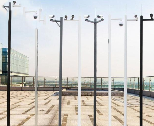 如何安装和调整万宁监控立杆,需关注哪几点？